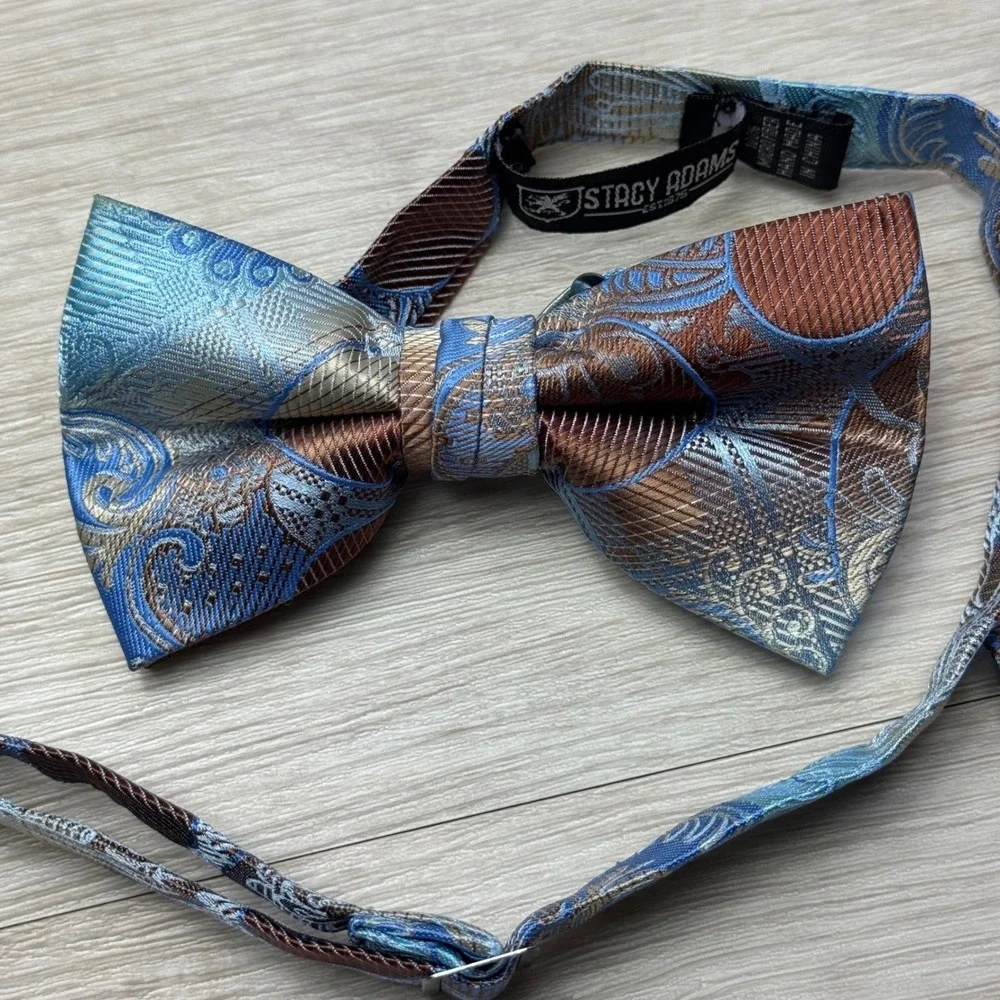 Stacy Adams Mens Bow Tie Pocket Square‎ Matching Set Blue Brown Paisley